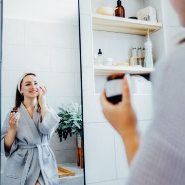 Révélez des Cheveux Resplendissants avec l’Après-Shampooing Express au Lait d’Amande de Barwa