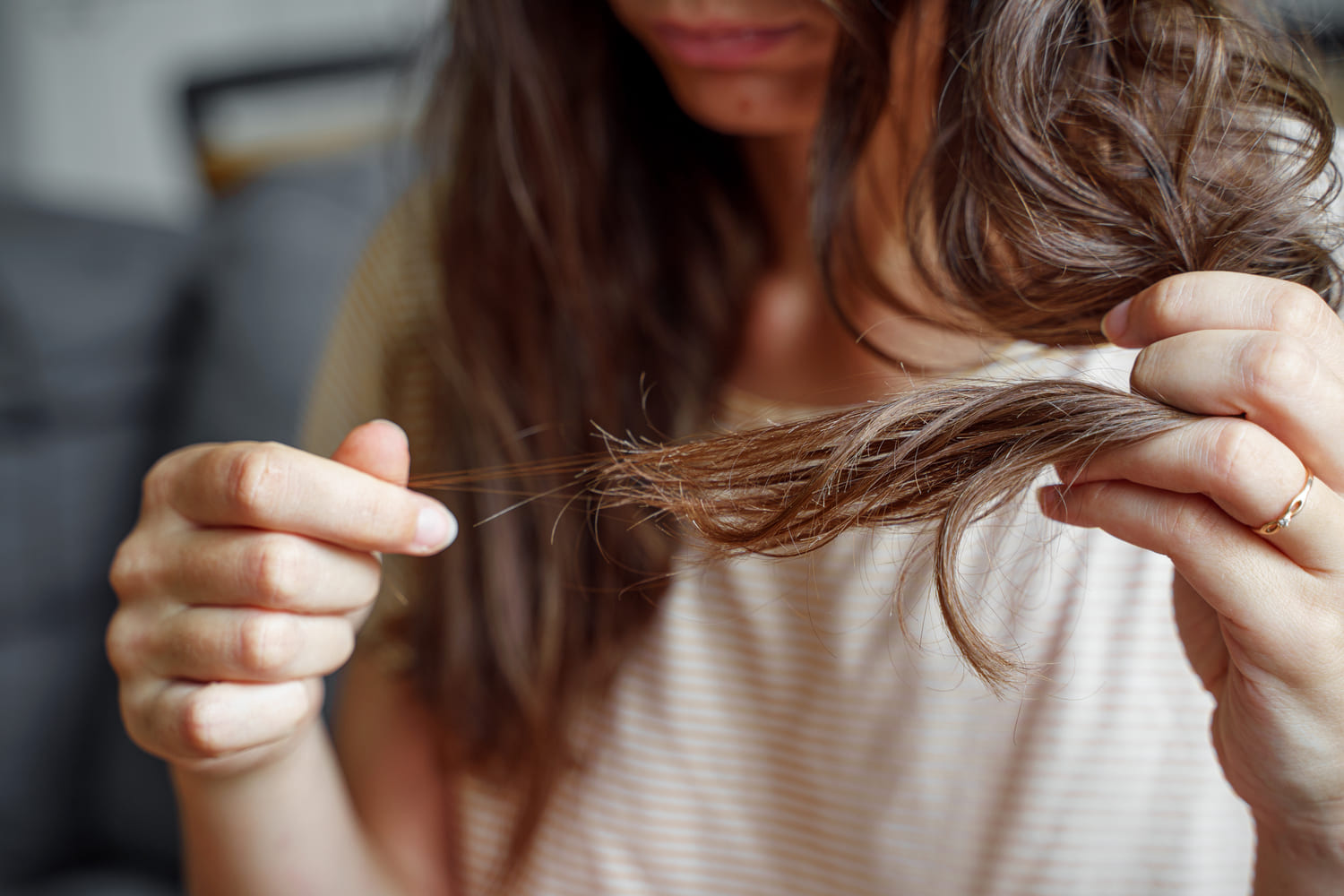 Comment Entretenir des Cheveux Fins et Leur Donner Volume avec des Produits Bio